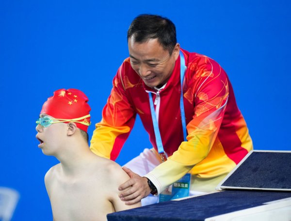 配资知识平台 特奥游泳小将：让我们一起加油再加油